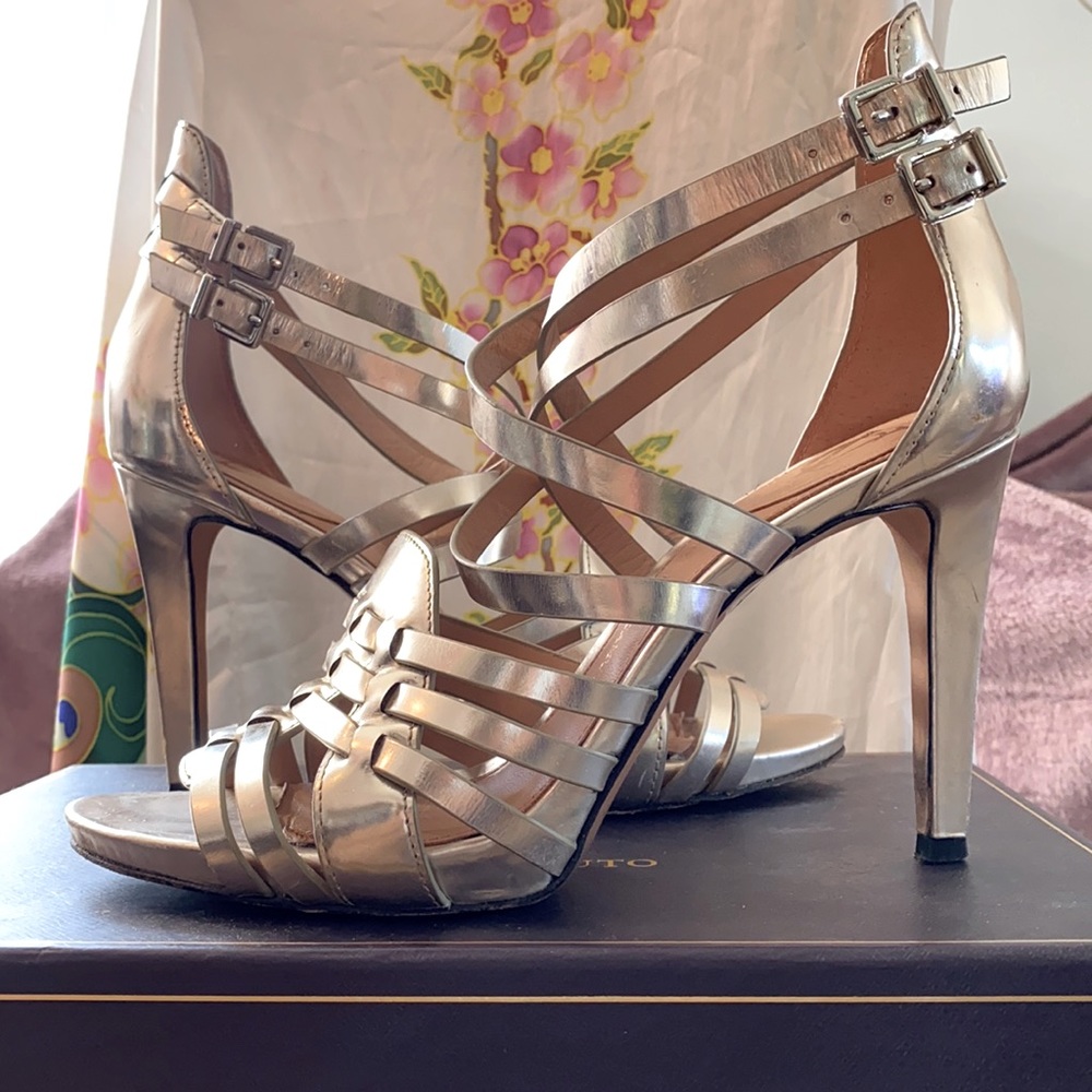 Signature Vince Camuto high heel shoe